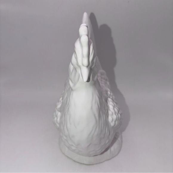 Vintage White Ceramic Rooster / Hen Figurine – Farmhouse Decor - Picture 6 of 10